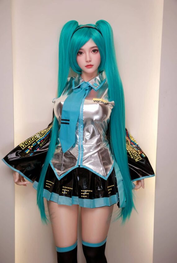 Hatsune-Miku-Japanese-Anime-Celebrity-Sex-Doll-4